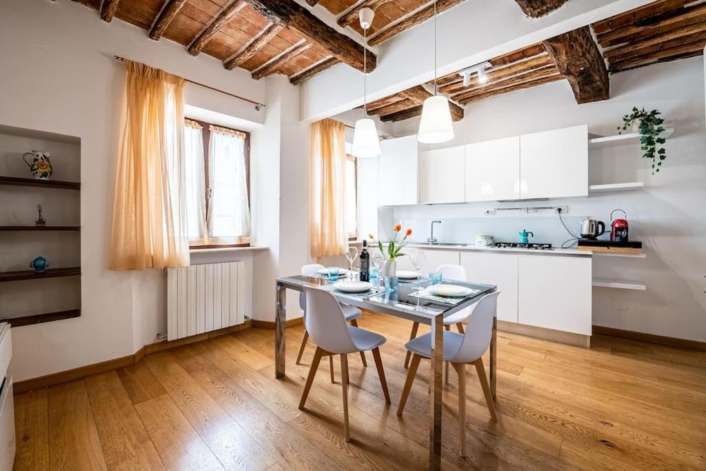 Suite 35 Nel Centro Storico Di Siena In The Historic Center Of Siena Exterior photo